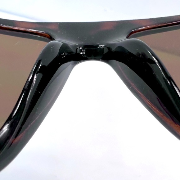 ⭐️TOMMY HILFIGER💯WAFFLE BROWN FRAME, OLIVE GREEN LENSES, SUNGLASSES, **UNISEX** - Picture 12 of 15